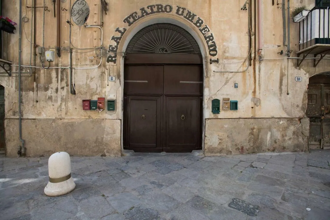 Real Umberto I° Suite - Kalsa Palermo 0*,