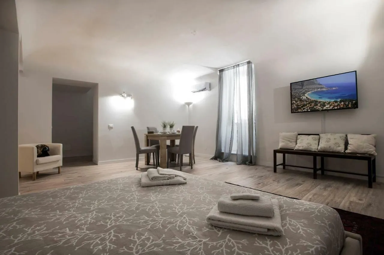 Real Umberto I° Suite - Kalsa Palermo Lodge